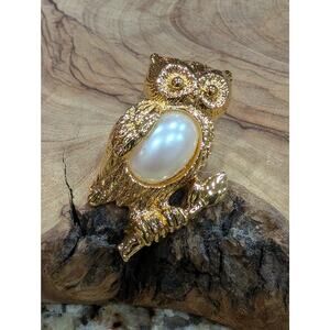 Avon gold tone owl pin back, with a large faux pearl body 1995